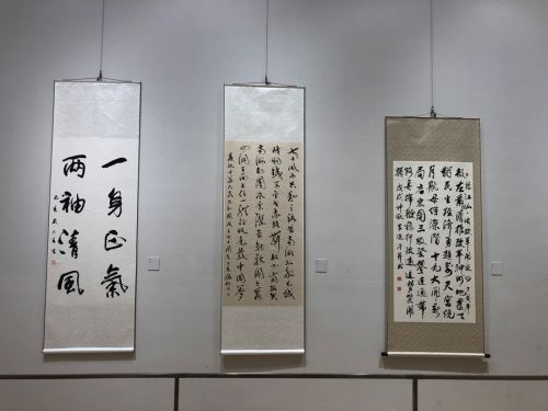 武漢體育中心組織參觀廉政書畫作品展(圖4) 武漢體育中心組織參觀廉政書畫作品展(圖4)