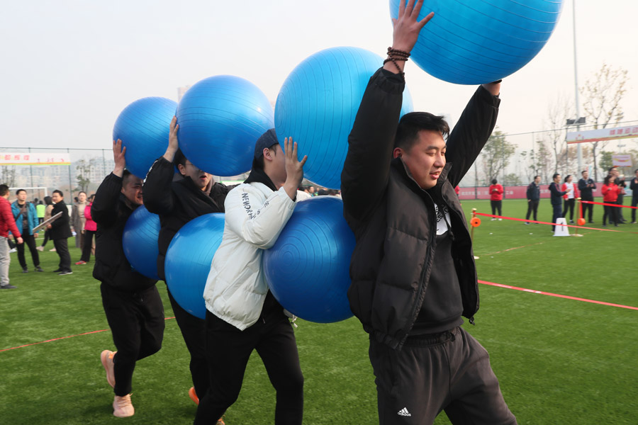 我區(qū)舉辦職工趣味運動會 武漢體育中心獲得佳績(圖5) 我區(qū)舉辦職工趣味運動會 武漢體育中心獲得佳績(圖5)