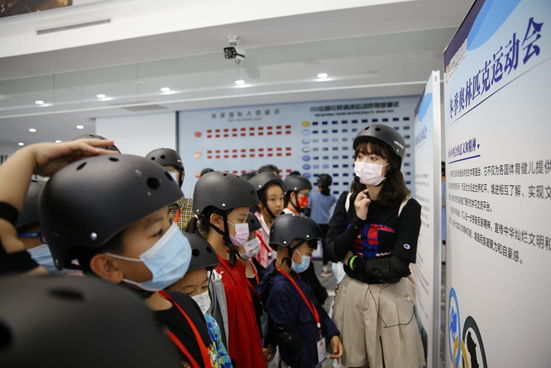 “慶華誕 迎國慶”第二屆武漢經開區(qū)全民健身嘉年華——2021楚才小記者走進軍運會場館研學活動成功舉辦(圖3) “慶華誕 迎國慶”第二屆武漢經開區(qū)全民健身嘉年華——2021楚才小記者走進軍運會場館研學活動成功舉辦(圖3)